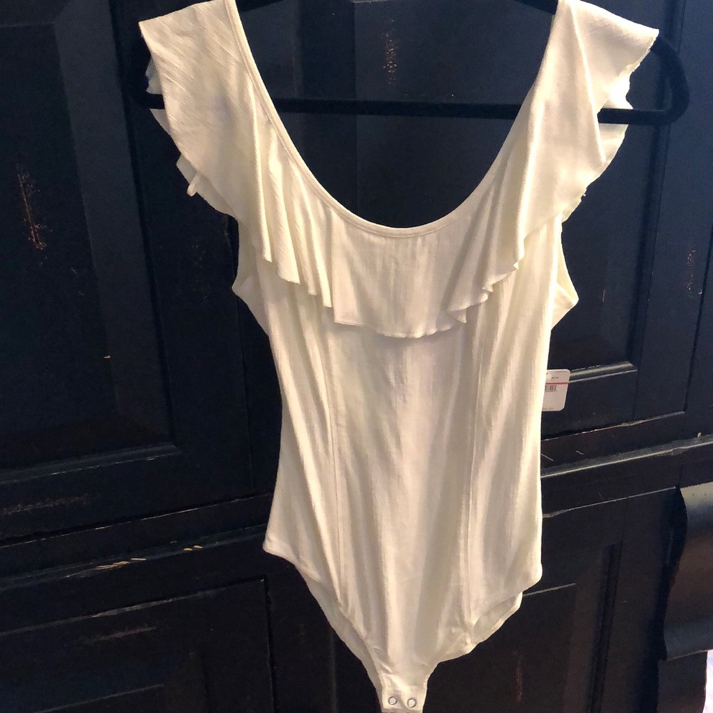 Free people cream ruffle body suit, NWT